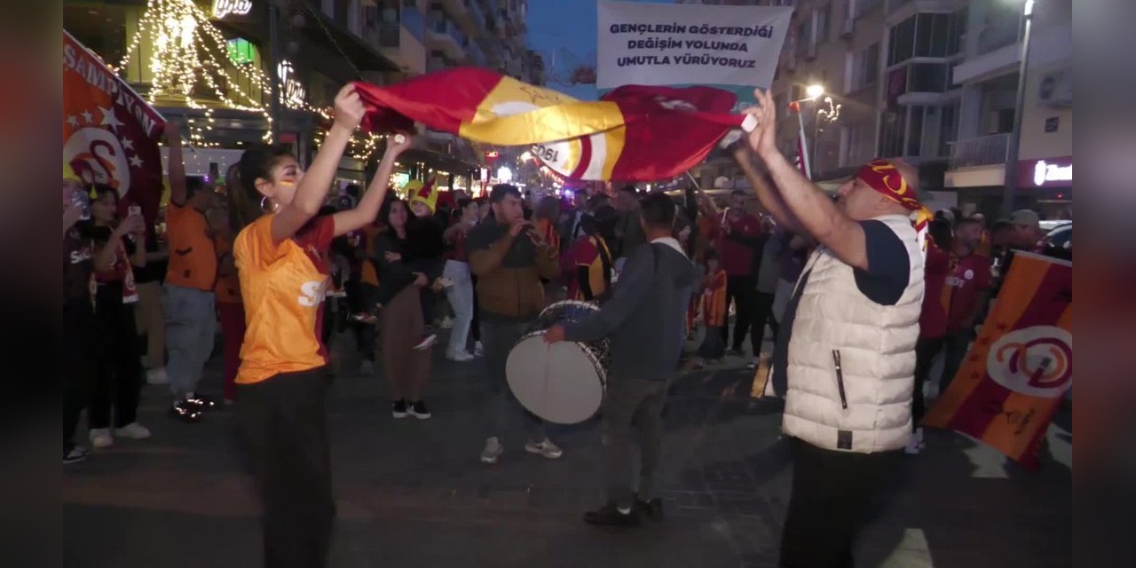 Galatasaray, İzmir'de Şampiyonluğunu Kutladı