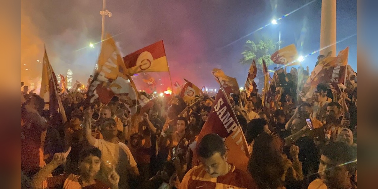 Galatasaray'ın Şampiyonluğu Aydın'da Coşkuyla Kutlandı, Bebek Yol Ortasında Unutuldu