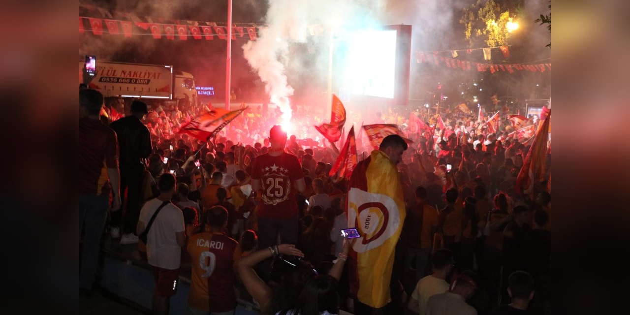 Galatasaray'ın Şampiyonluğu Antalya'da Coşkuyla Kutlandı