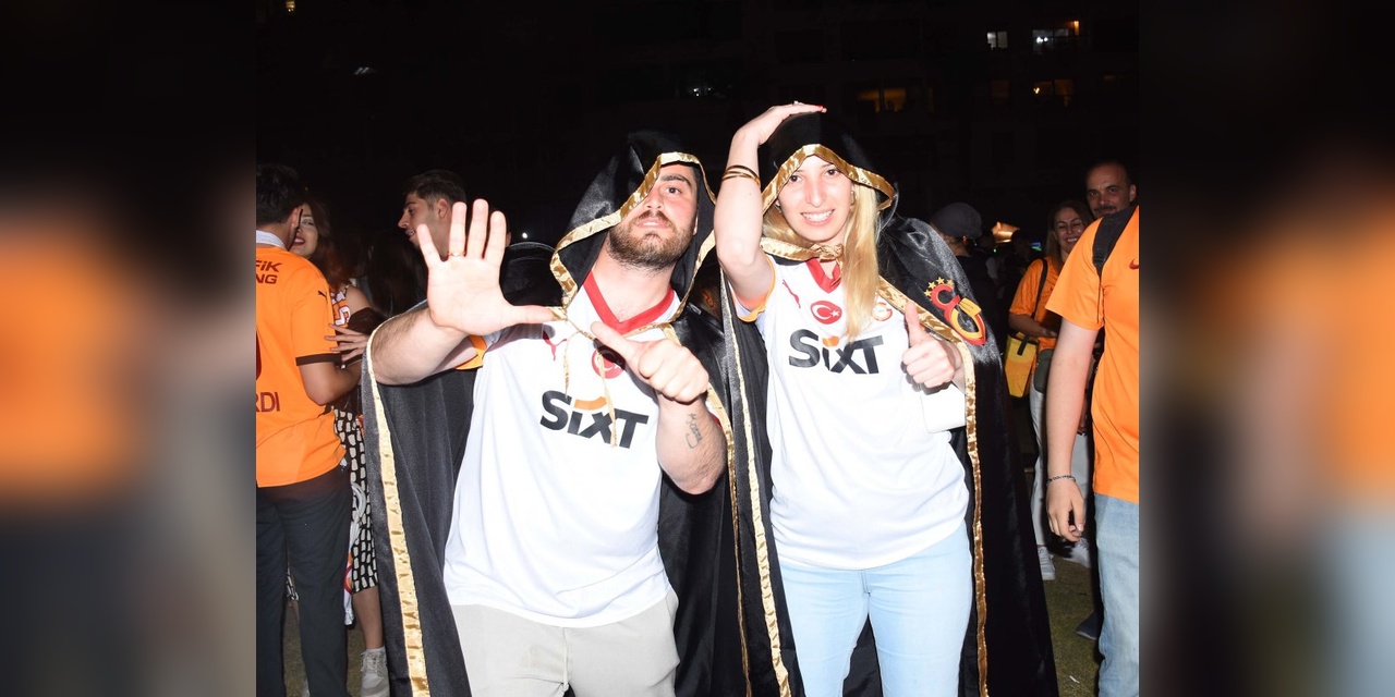 Galatasaray'ın Şampiyonluğu İzmir'de Coşkuyla Kutlandı