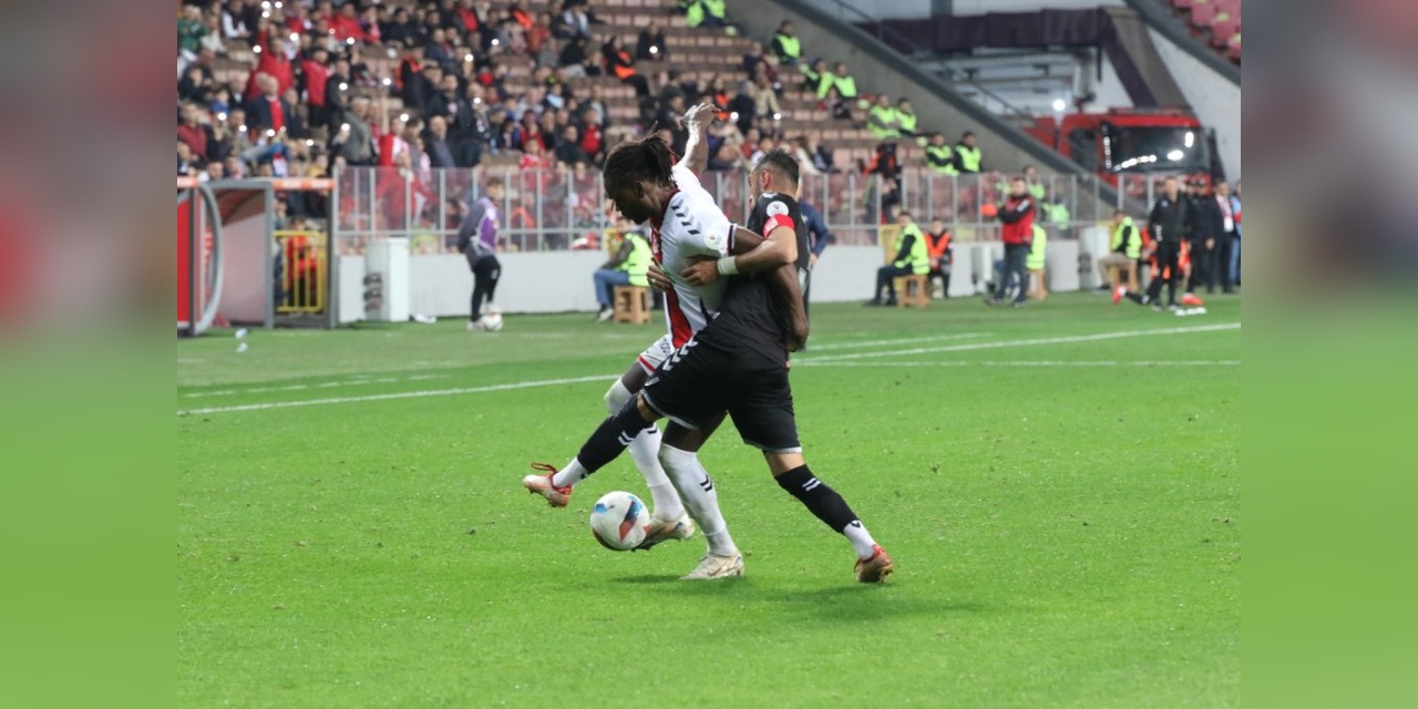Samsunspor, Sivasspor'u 1-0 Yenerek Süper Lig'e Veda Ettiren Üçüncü Takım Oldu