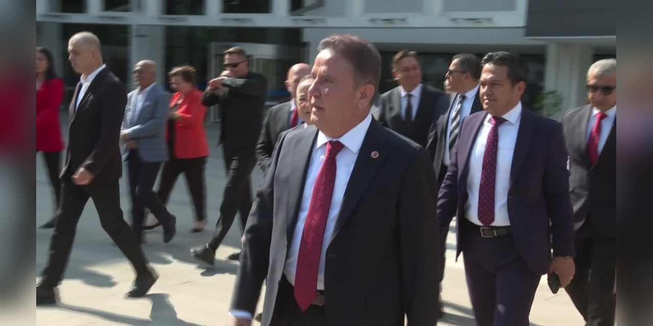 Böcek'ten 19 Mayıs'ta Atatürk Anıtı'na çelenk