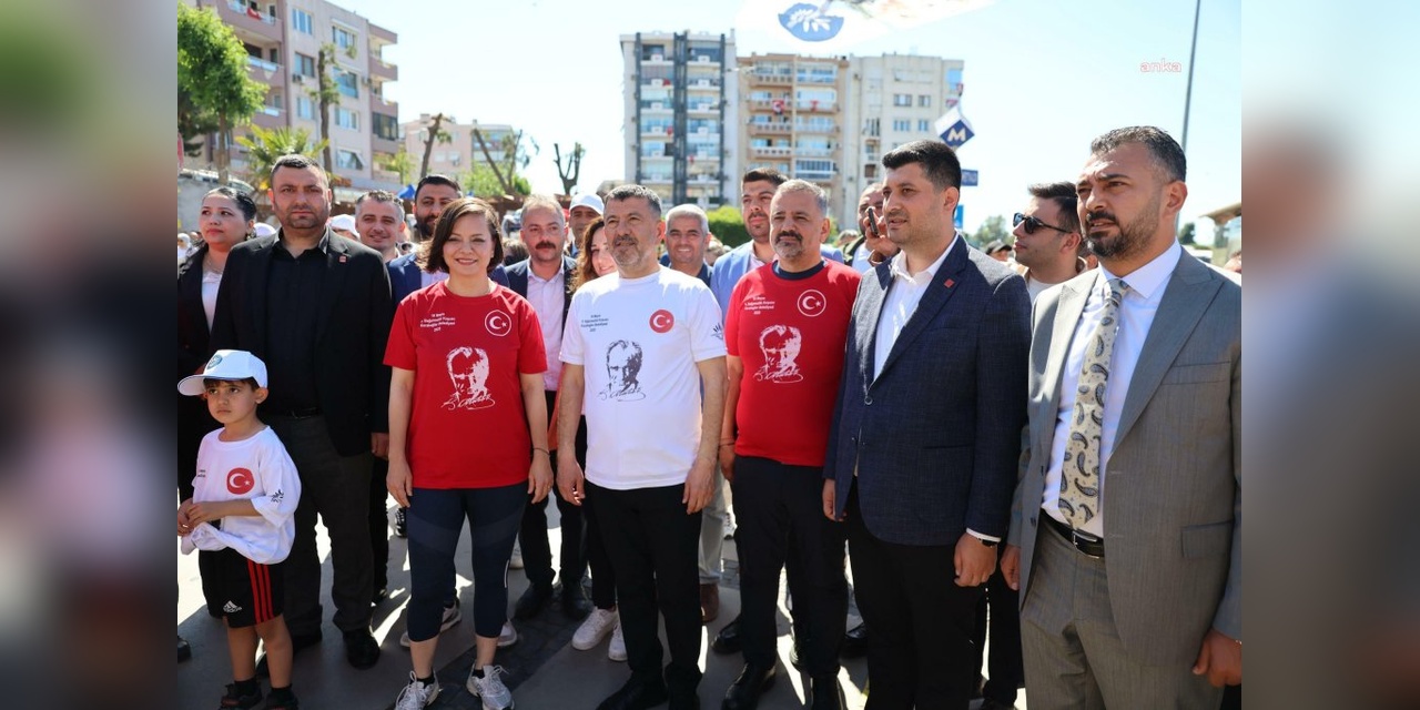 Karabağlar'da 9'uncu Bağımsızlık Koşusu: Başkan Kınay ödülleri verdi