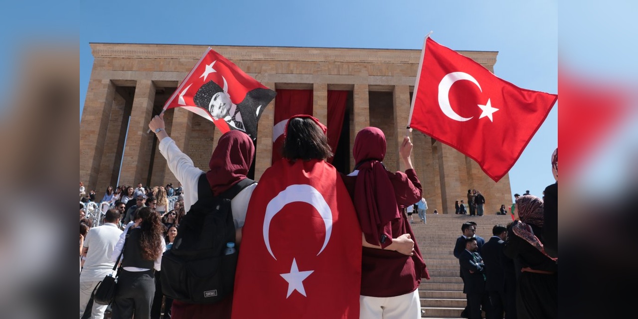Anıtkabir, 19 Mayıs'ta binlerce genci ağırladı