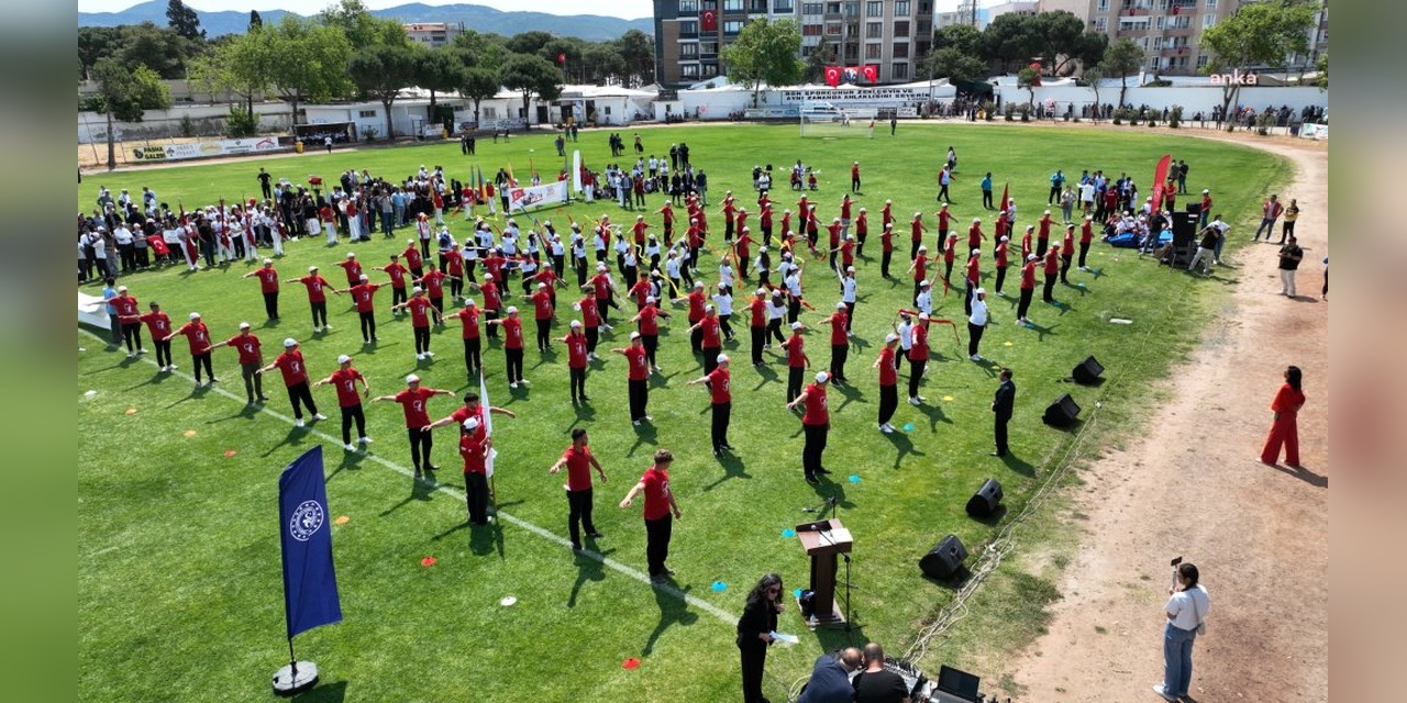 Burhaniye'de 19 Mayıs coşkuyla kutlandı
