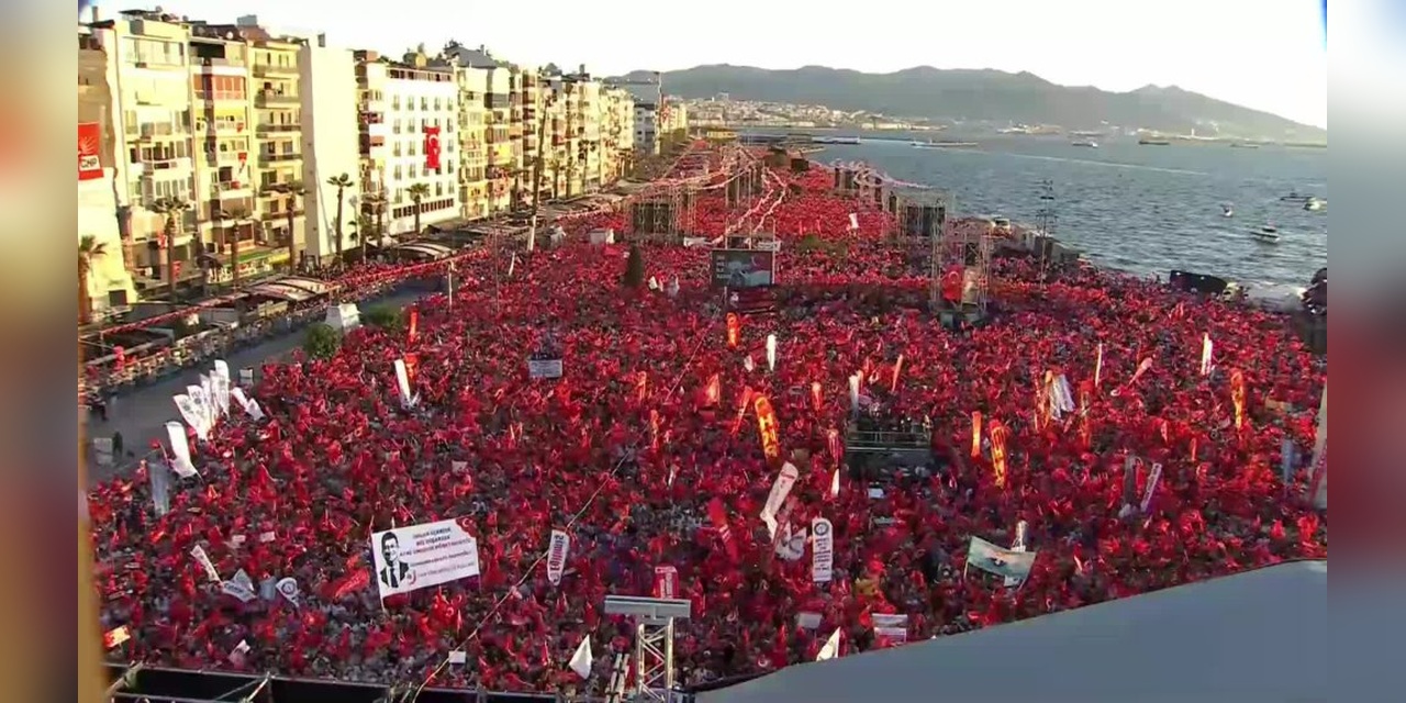 Özgür Özel İzmir'de konuştu: 'Demokrasimizi Gündoğdu'dan savunuyoruz'