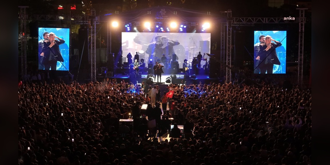 Aydın'da 40 bin kişi Haluk Levent konserinde buluştu