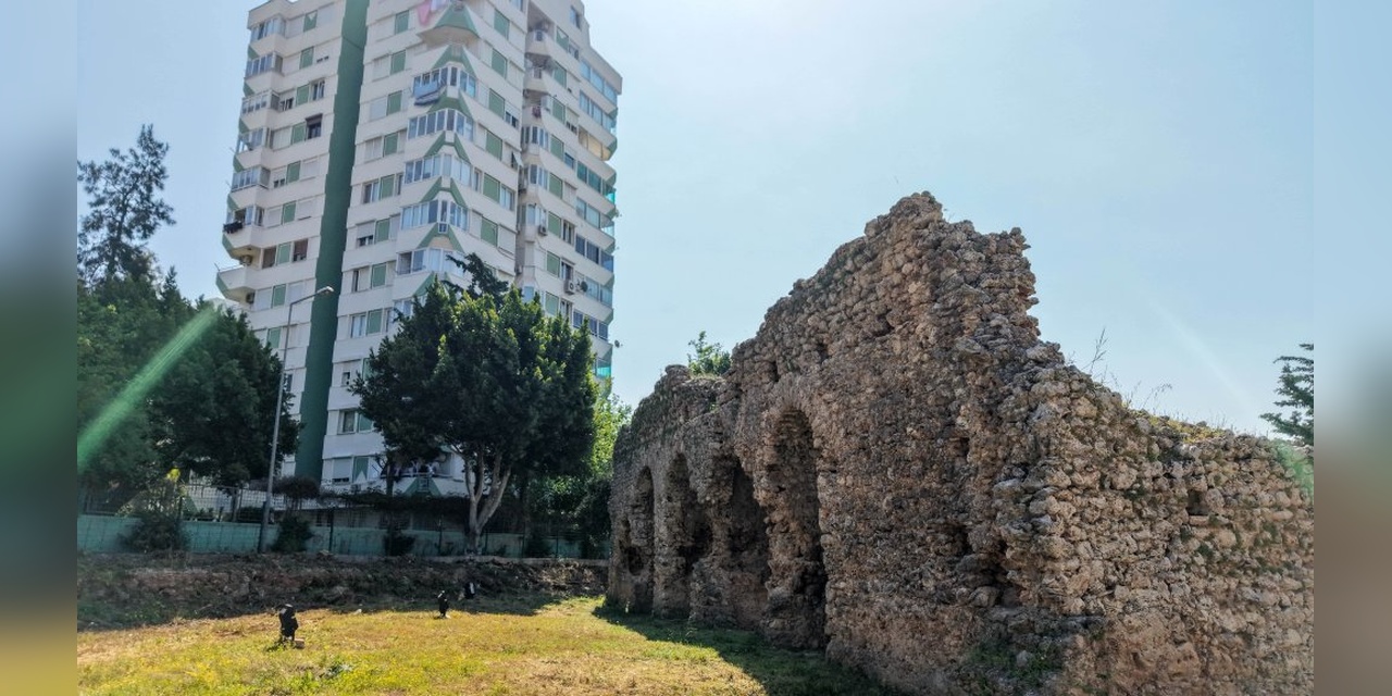 Antalya'da Roma Hamamı restore edilmeyi bekliyor