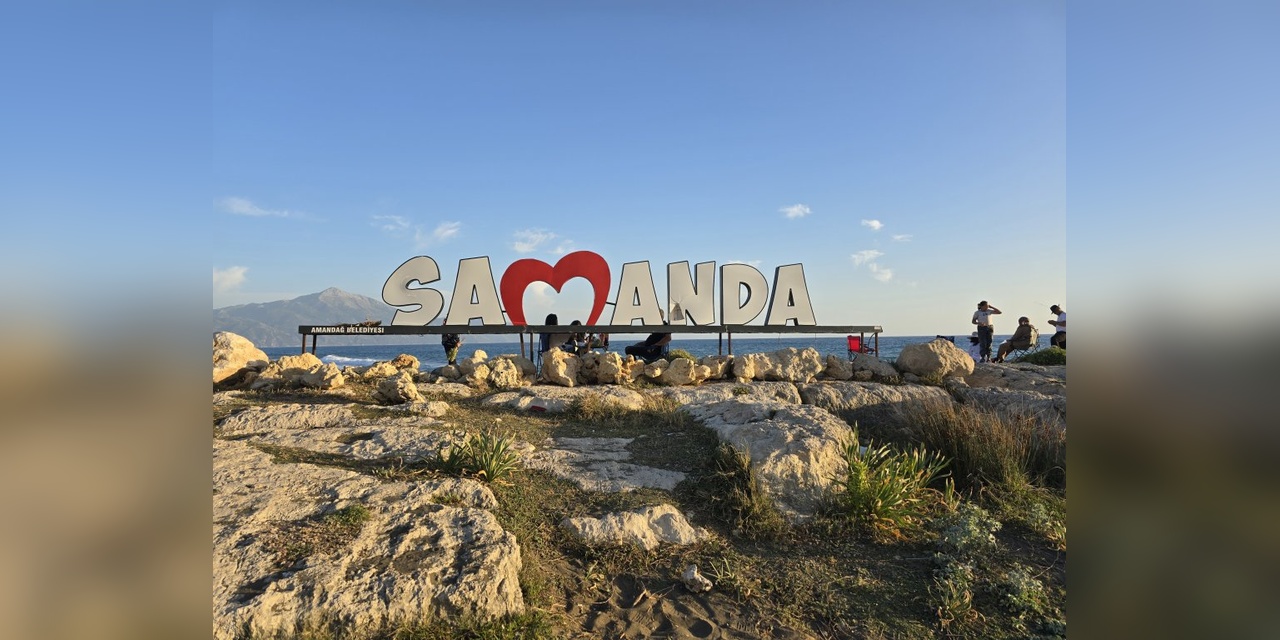 Samandağ'da sahil şeridindeki logo'nun 'ğ' harfi çalındı