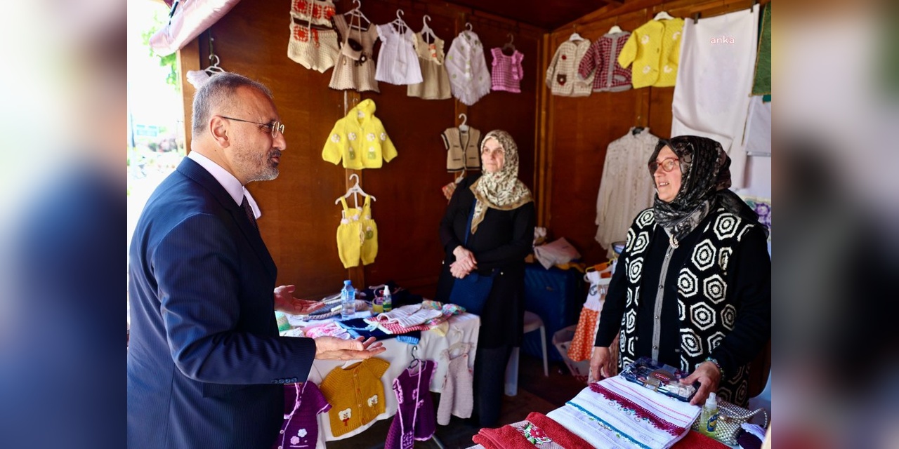 Eyüpsultan'da kadınların el emeği ürünleri sergilenen durak açıldı
