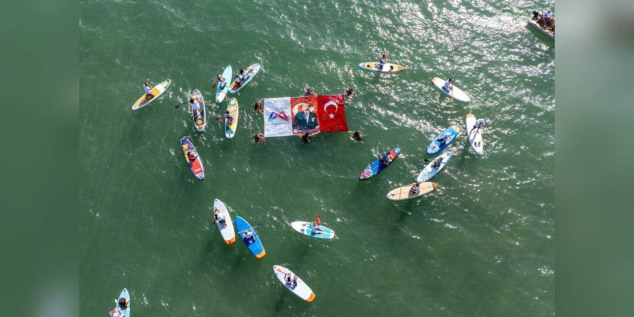 Mersin'de 19 Mayıs coşkusu: Karada, denizde ve havada kutlamalar