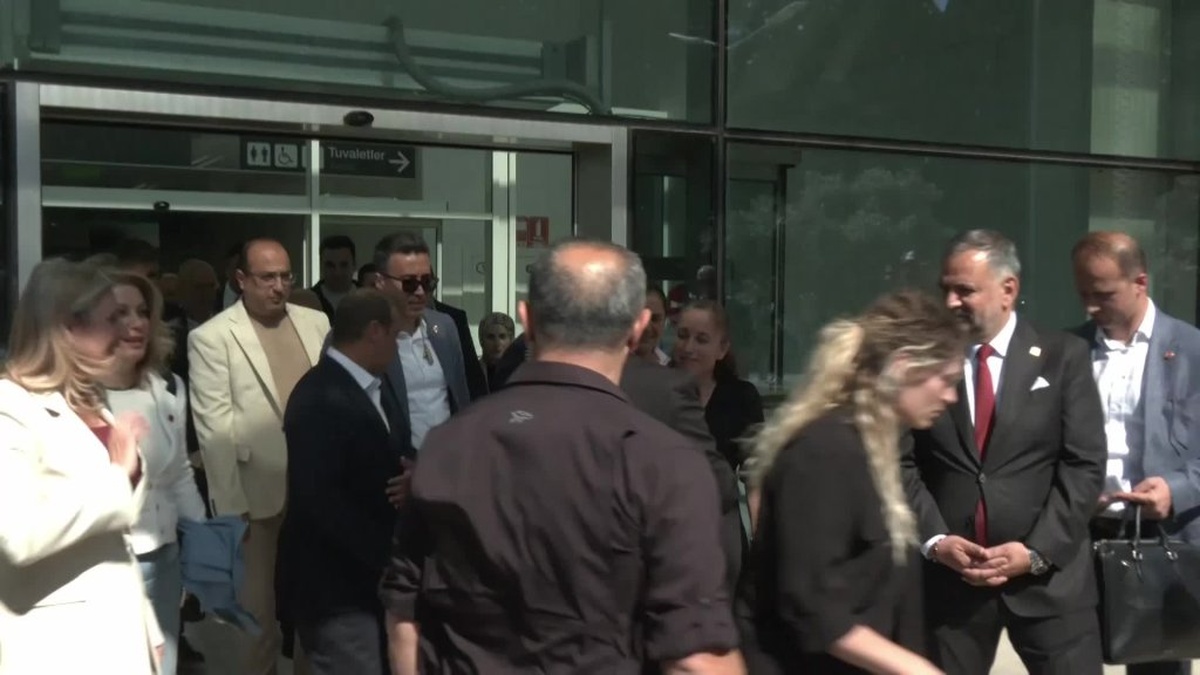 İzmir'de milyonlarca kişi İmamoğlu için Gündoğdu Meydanı'nda toplandı