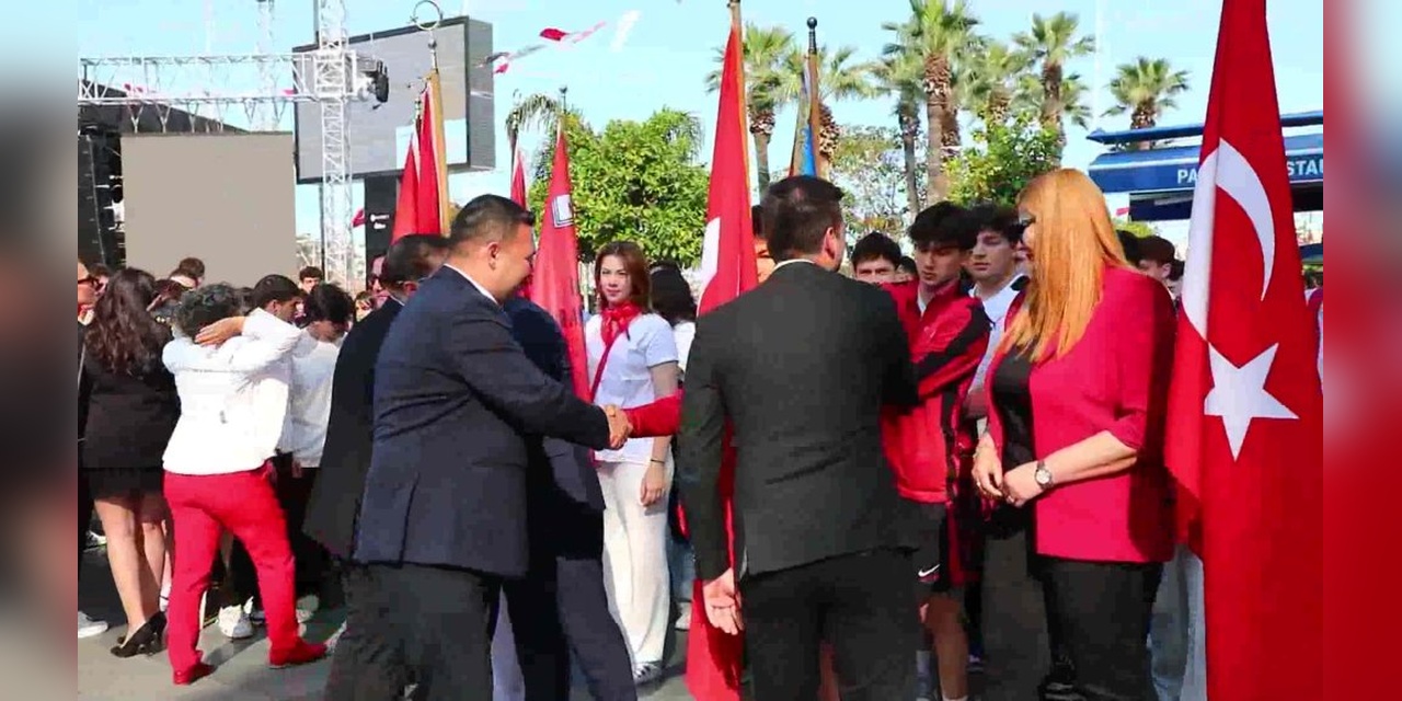 Bodrum'da 19 Mayıs coşkusu: Can Bonomo, Dedublüman ve Zakkum konserleriyle kutlandı