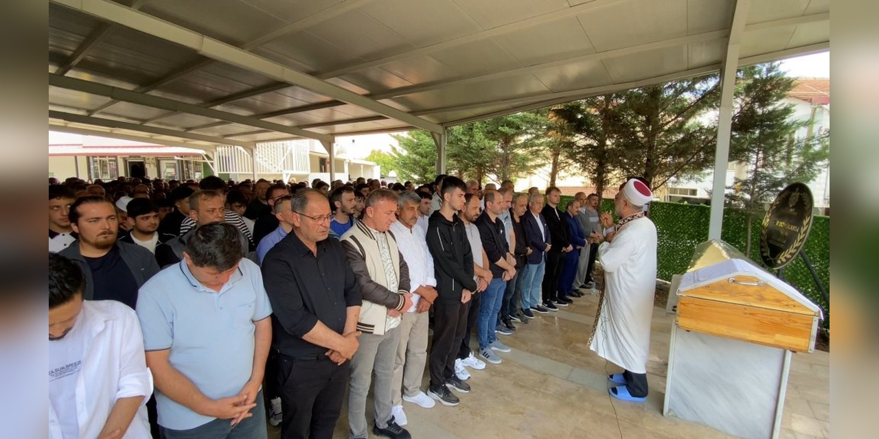 İzmit'te derede boğulan Arda Kürkan (16) son yolculuğuna uğurlandı