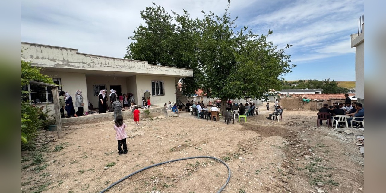 Diyarbakır'da baba ve oğlunun yanmış kamyonetinde ölü bulunması: 3 şüpheli gözaltında