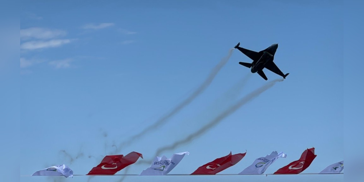 SoloTürk, Ordu'da Mayıs Yedisi etkinlikleri için gösteri uçuşu gerçekleştirdi