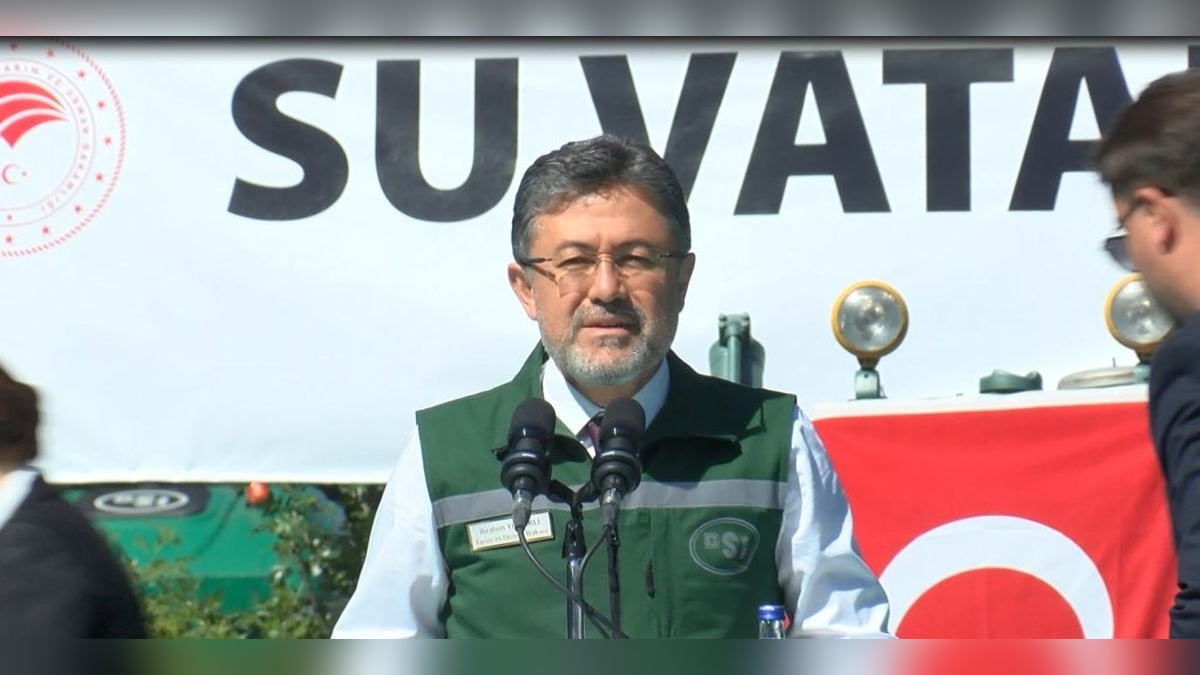 Tarım ve Orman Bakanı Yumaklı: DSİ'ye 25 treyler çekicisi ve 2 amfibik ekskavatör kazandırıldı
