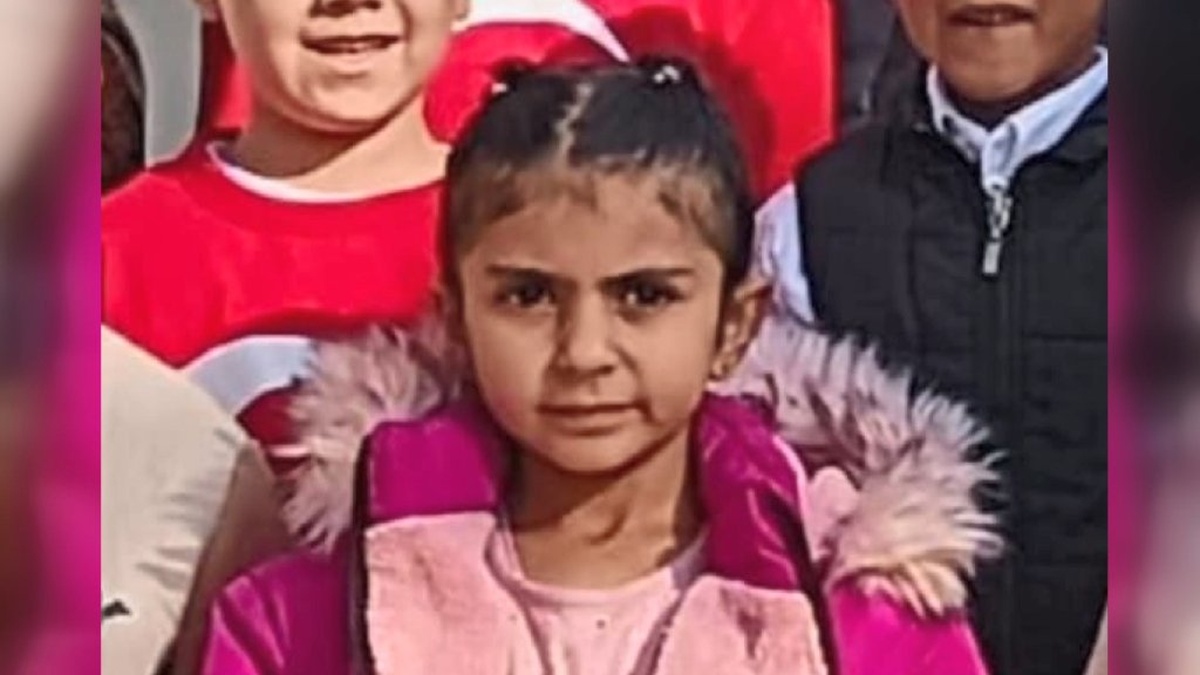 İnegöl'de traktör kazasında hayatını kaybeden Nur Bayram (7), gözyaşlarıyla toprağa verildi
