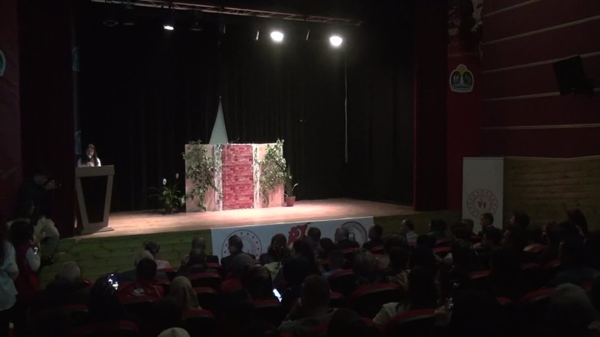 Sinop'ta İngilizce 'Romeo ve Juliet' oyunu büyük beğeni topladı
