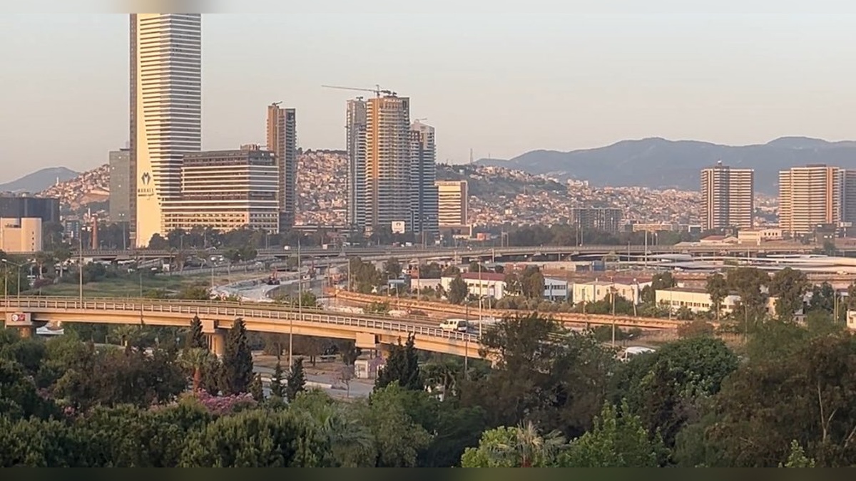 Ege Denizi'nde 6 büyüklüğünde deprem: İzmir'de de hissedildi