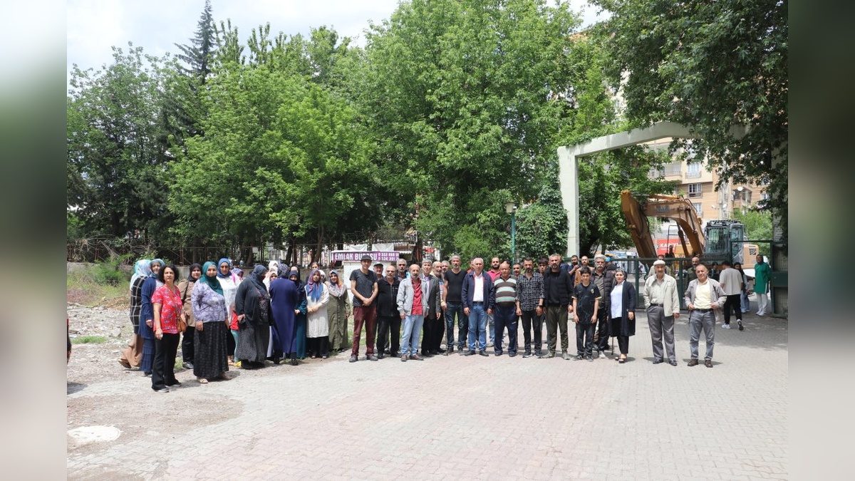 Diyarbakır'da depremzede sitesi'nde yıkım sonrası tartışma: 'İmar planına aykırı'
