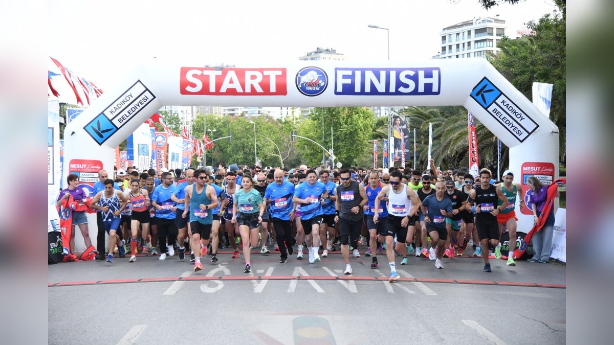 Caddebostan'da 4 bin koşucu için 10K ve 21K koşuları