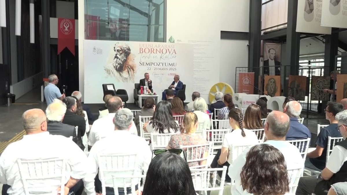 İzmir'de sempozyumda tutuklu Mahir Polat için sembolik koltuk