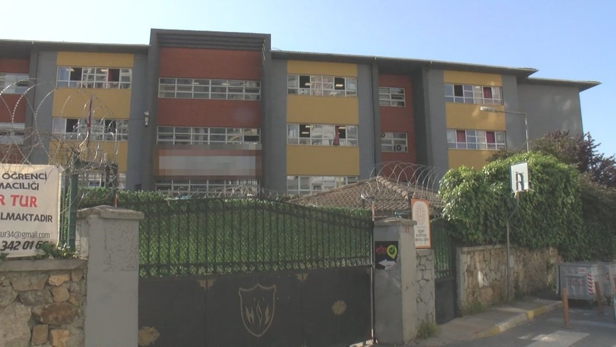 Sultanbeyli'de lise öğrencisi arkadaşını bıçakladı