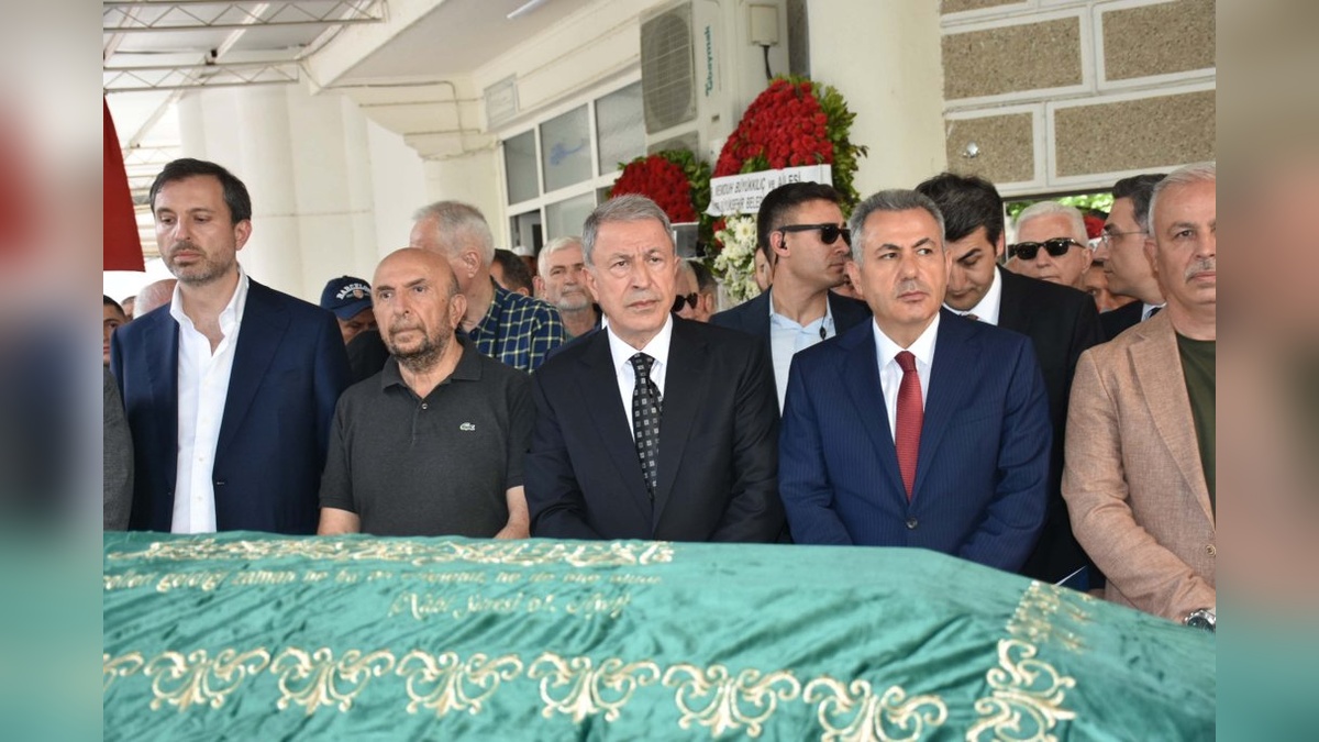 Hulusi Akar, kayınvalidesinin cenazesine katıldı