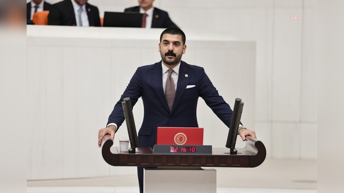 Gökçek'ten Bakan Tekin'e soru önergesi: Müfredat dışı ders anlatan öğretmenin sosyal medya paylaşımları