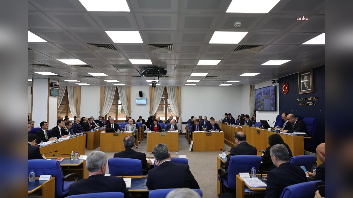 TBMM'de tartışmalar sürüyor: CHP, TSK rütbe düzenlemesini eleştirdi