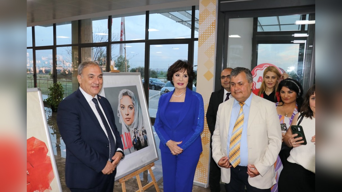 Hülya Koçyiğit, Adana'da 'Gelin' filmini öğrencilerle izledi