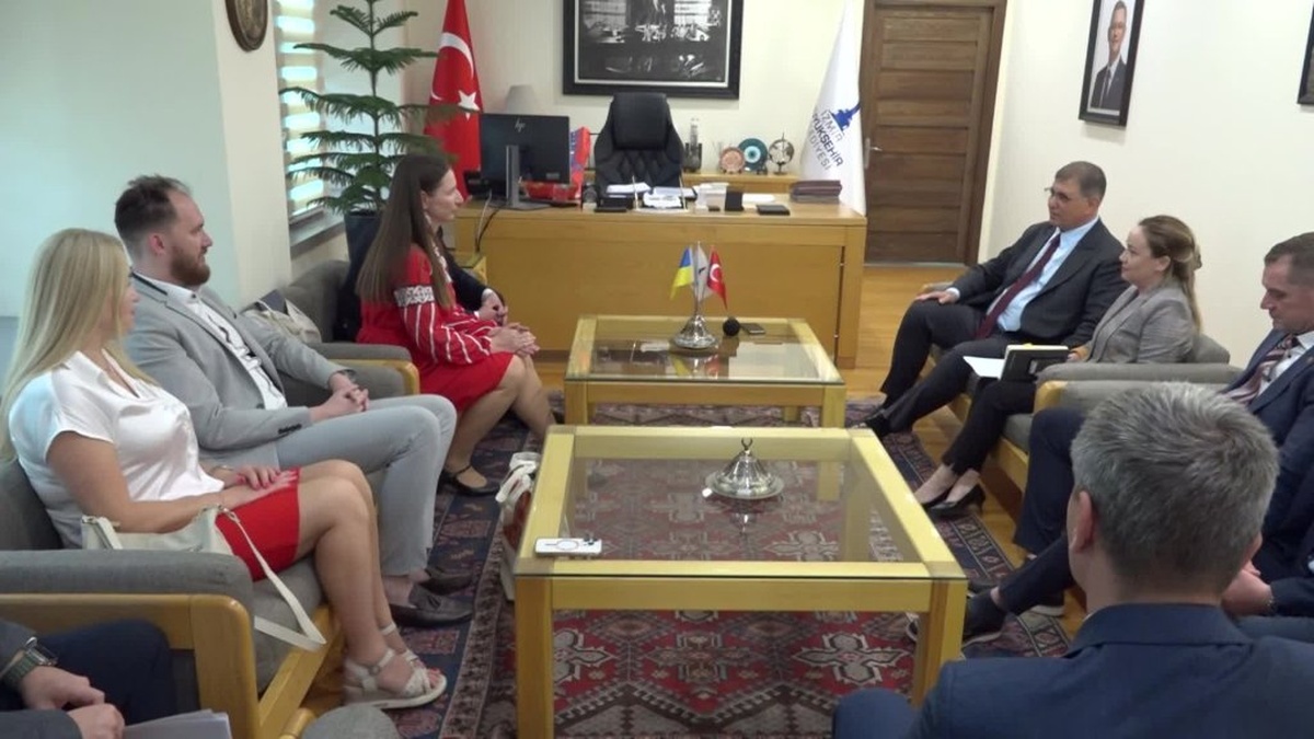 İzmir Büyükşehir Belediye Başkanı Tugay, yabancı heyetleri ağırladı: İş birliği görüşmeleri