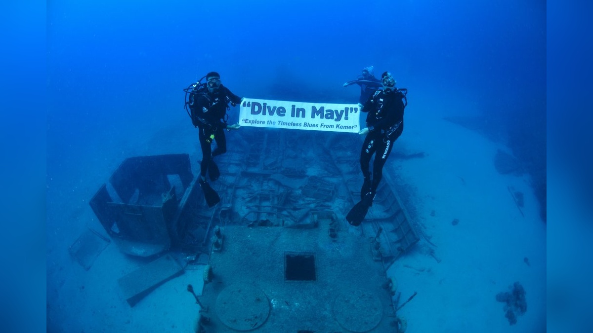 Kemer'de batık SG-120 botuna 'anı dalışı'