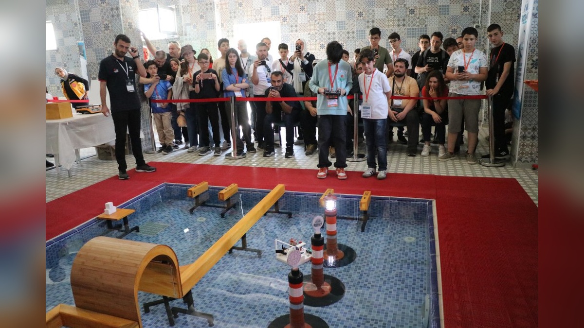 Kayseri'de Uluslararası MEB Robot Yarışması: Öğrenciler su üstü robotlarıyla yarışıyor