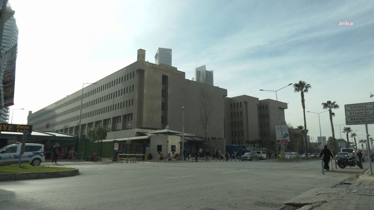 İzmir'de icra müdür yardımcısı ve kâtip tutuklandı