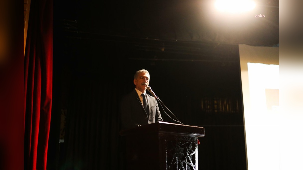Gemlik'te yapay zeka konferansı: Akıllı şehirler için doğru veri şart