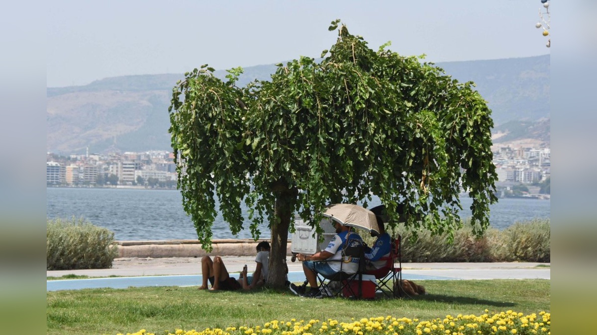 İzmir'de hafta sonu sıcaklık 35 dereceyi aşacak: Sahra tozu uyarısı