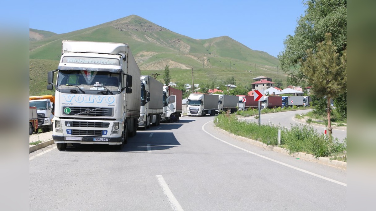 Esendere Gümrük Kapısı'nda 3 kilometrelik TIR kuyruğu