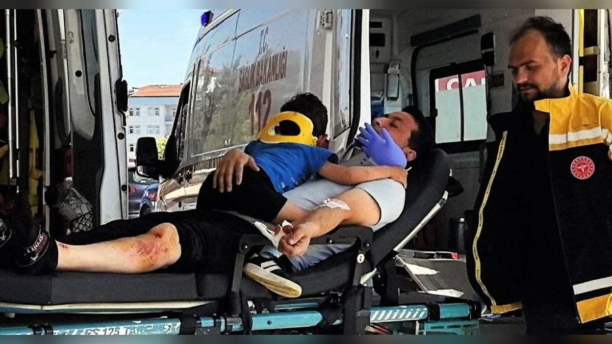 İnegöl'de kaza: Baba ve 2 çocuğu yaralandı