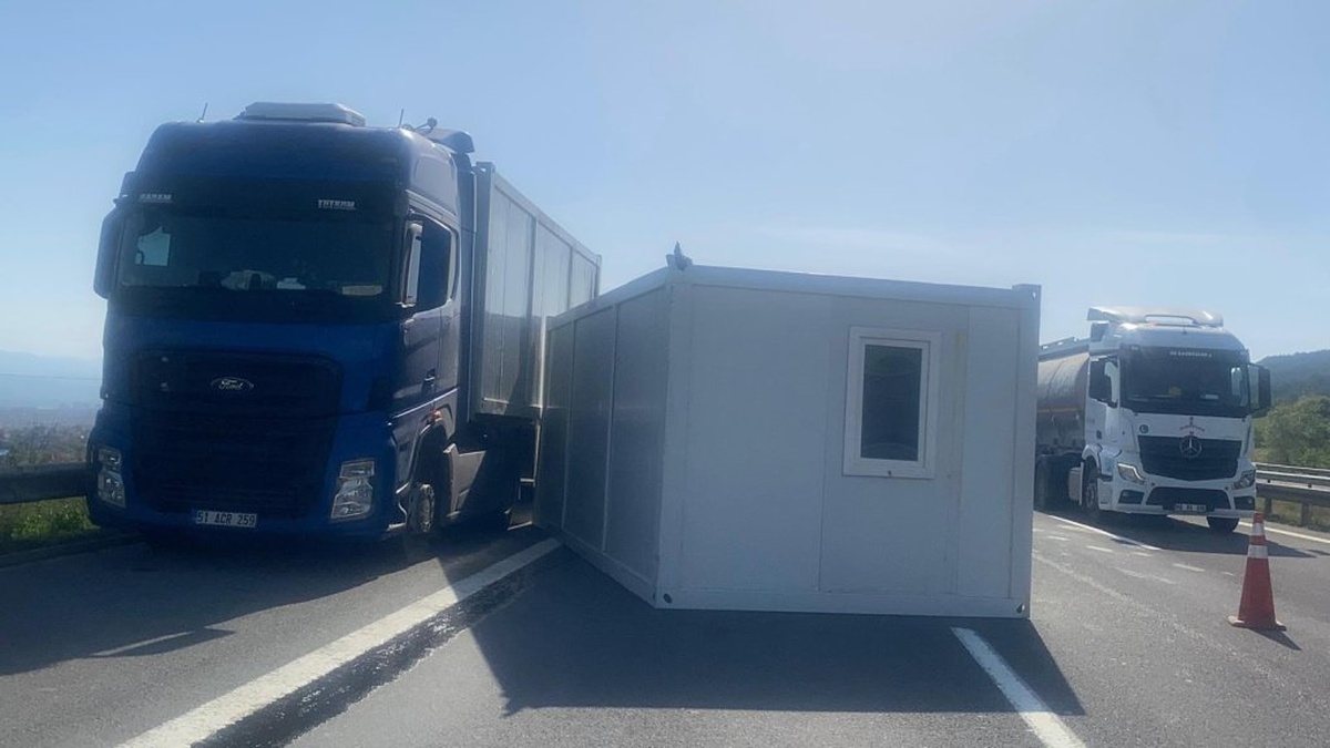 Bolu'da zincirleme TIR kazası: Yol trafiğe kapandı