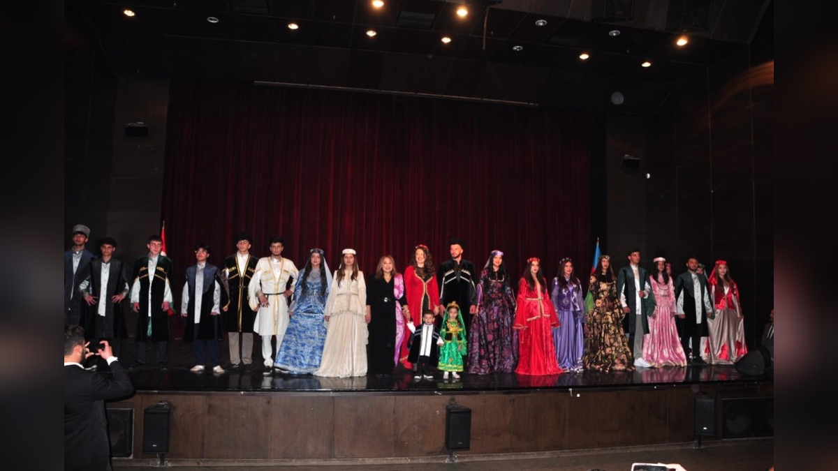 Kars'ta Azerbaycan 'Anayasa ve Egemenlik Yılı' kutlaması
