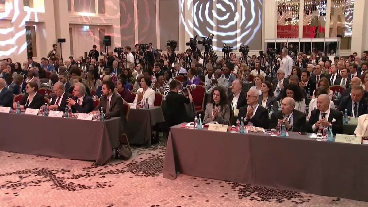 İmamoğlu'nun Sosyalist Enternasyonal'e mektubu: 'Milyonlarla demokrasi ve adalet talebinde buluştuğum için siyasi tutukluyum'
