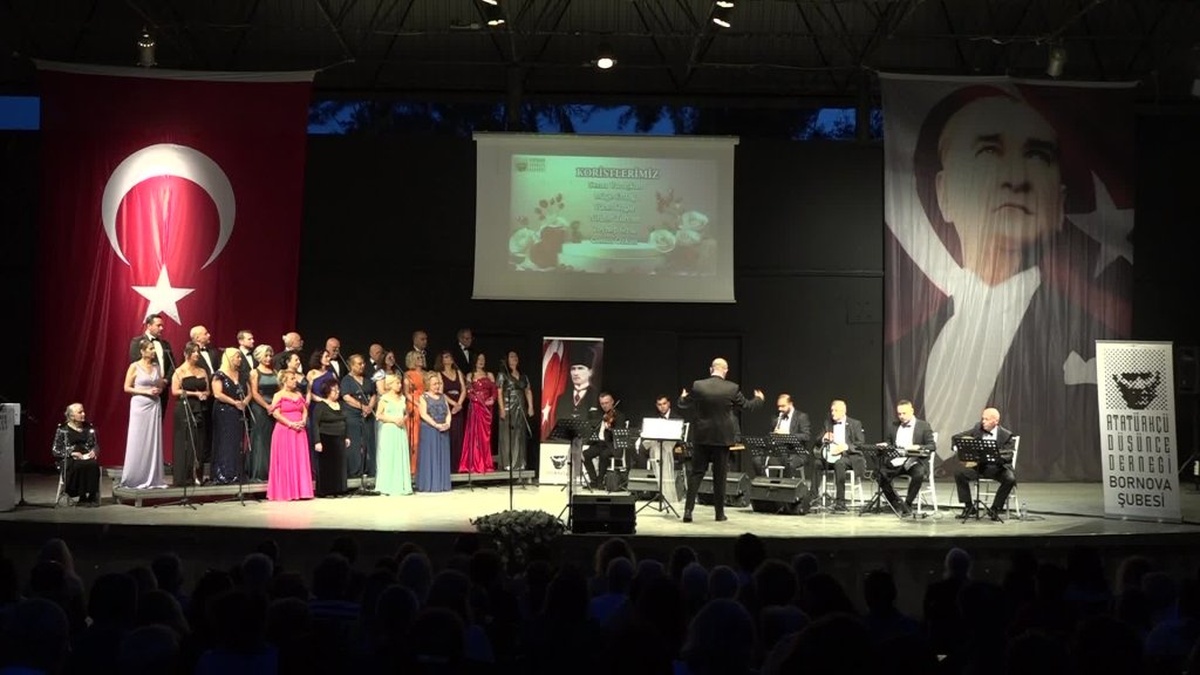 Bornova'da Türk Sanat Müziği konseri: ADD korosu 'Yaza Merhaba' dedi