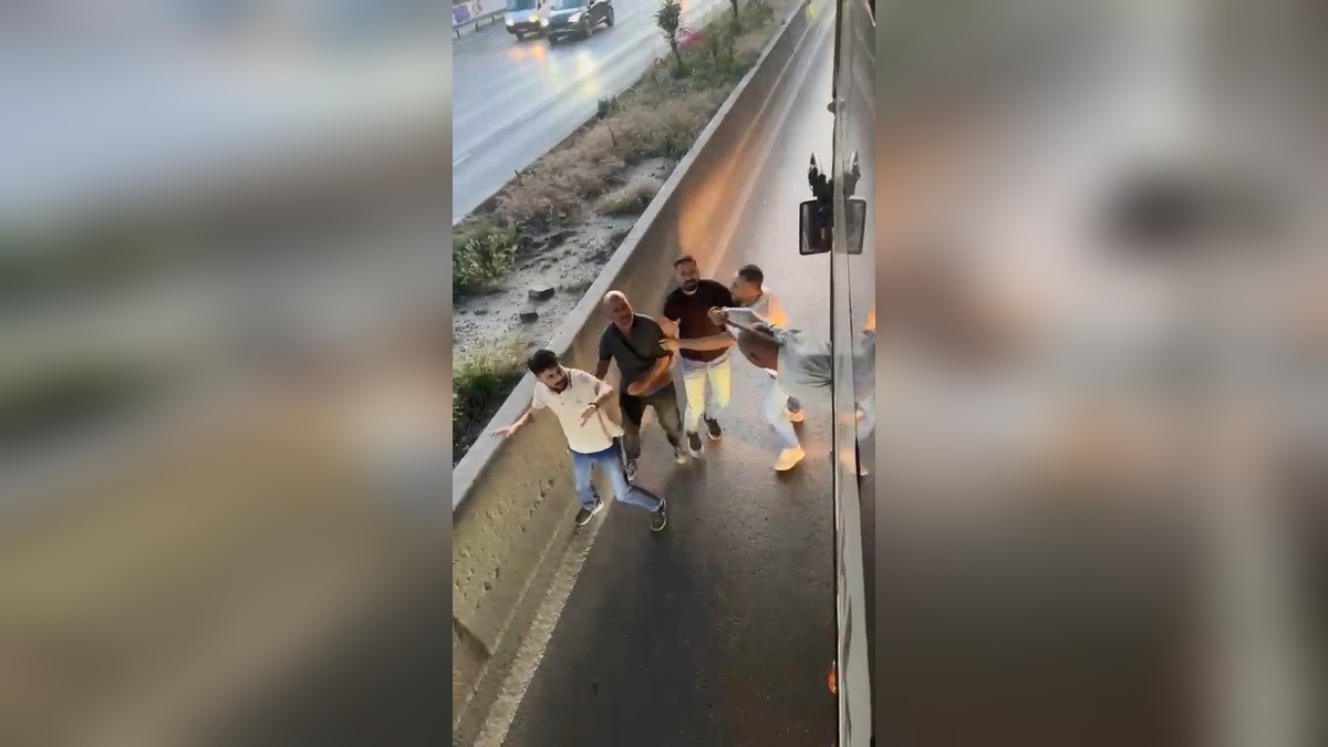 İETT otobüsüne taşlı saldırı: Yol verme tartışması kamerada