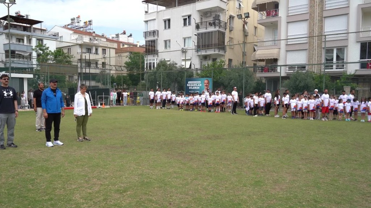 Konyaaltı Belediyesi Kış Spor Okulları sona erdi: Başkan Kotan, Atatürk'ün yolunda devam edeceklerini söyledi
