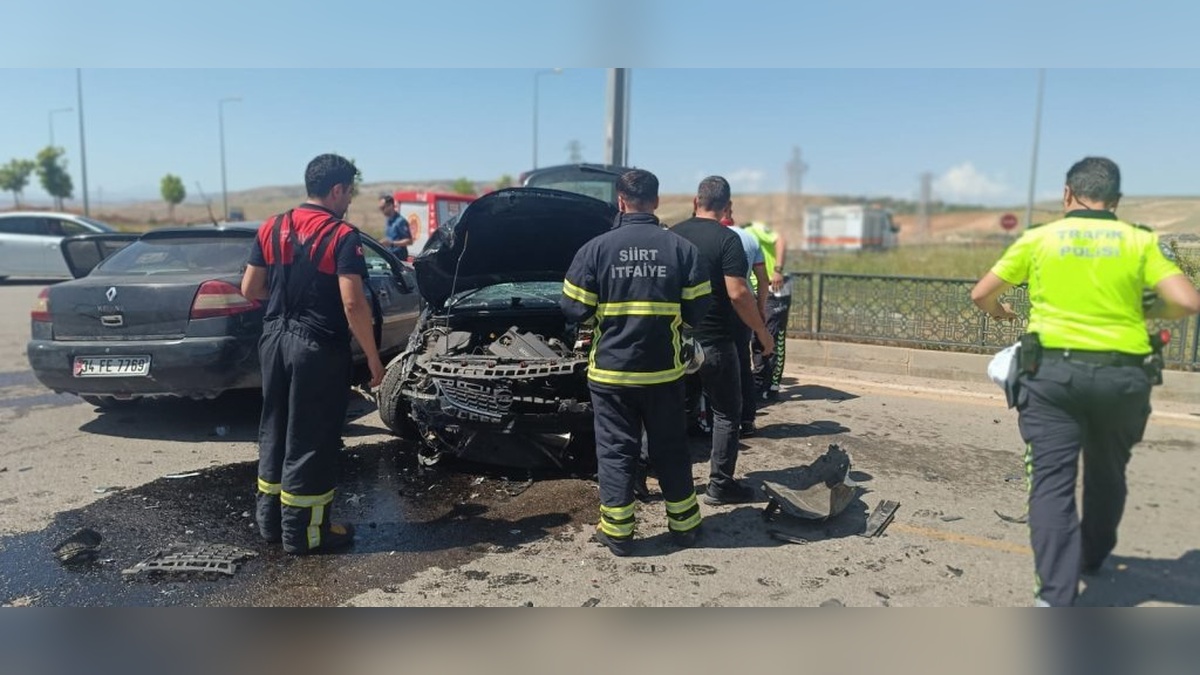 Siirt'te kafa kafaya çarpışma: 4 yaralı