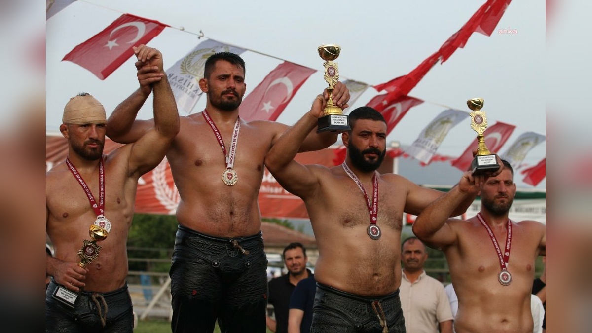 Akhisar Çağlak Yağlı Güreşleri'nde Süleyman Başar başpehlivan oldu