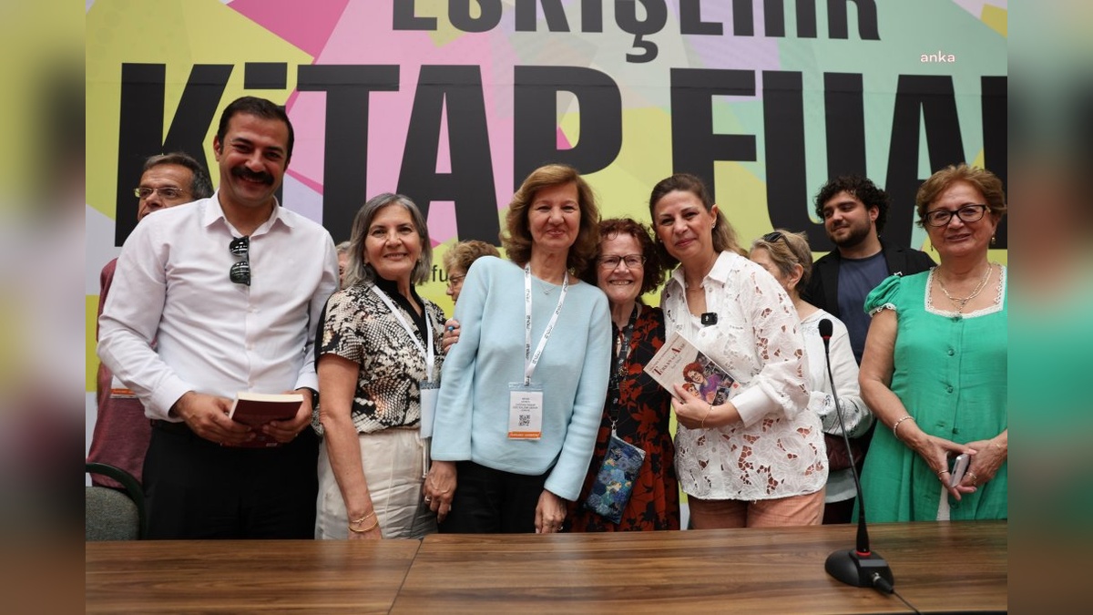Eskişehir Büyükşehir Belediye Başkanı Ünlüce, 4. Eskişehir Kitap Fuarı'nda ziyaretlerde bulundu
