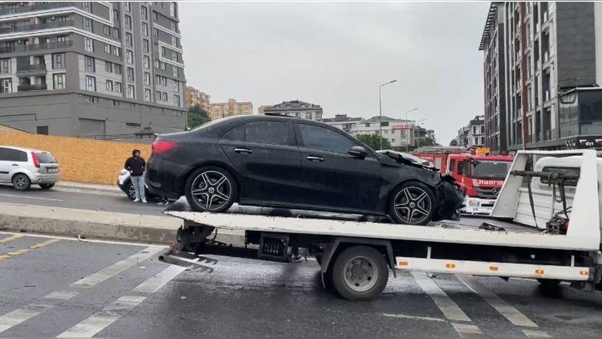 Beylikdüzü'nde zincirleme trafik kazası: 4 yaralı